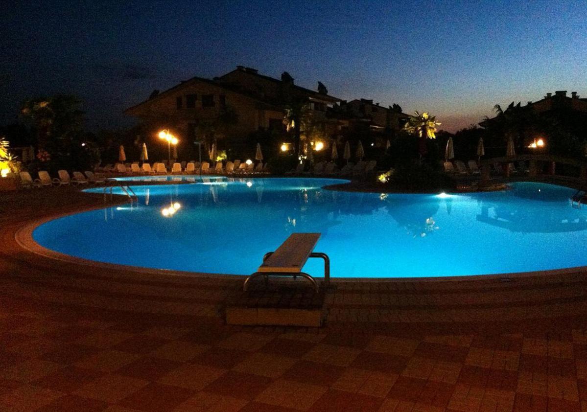 Apartment With Garden And Grill - Green Residence Sirmione 代森扎诺-德尔加达 外观 照片