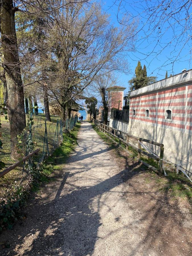 Apartment With Garden And Grill - Green Residence Sirmione 代森扎诺-德尔加达 外观 照片